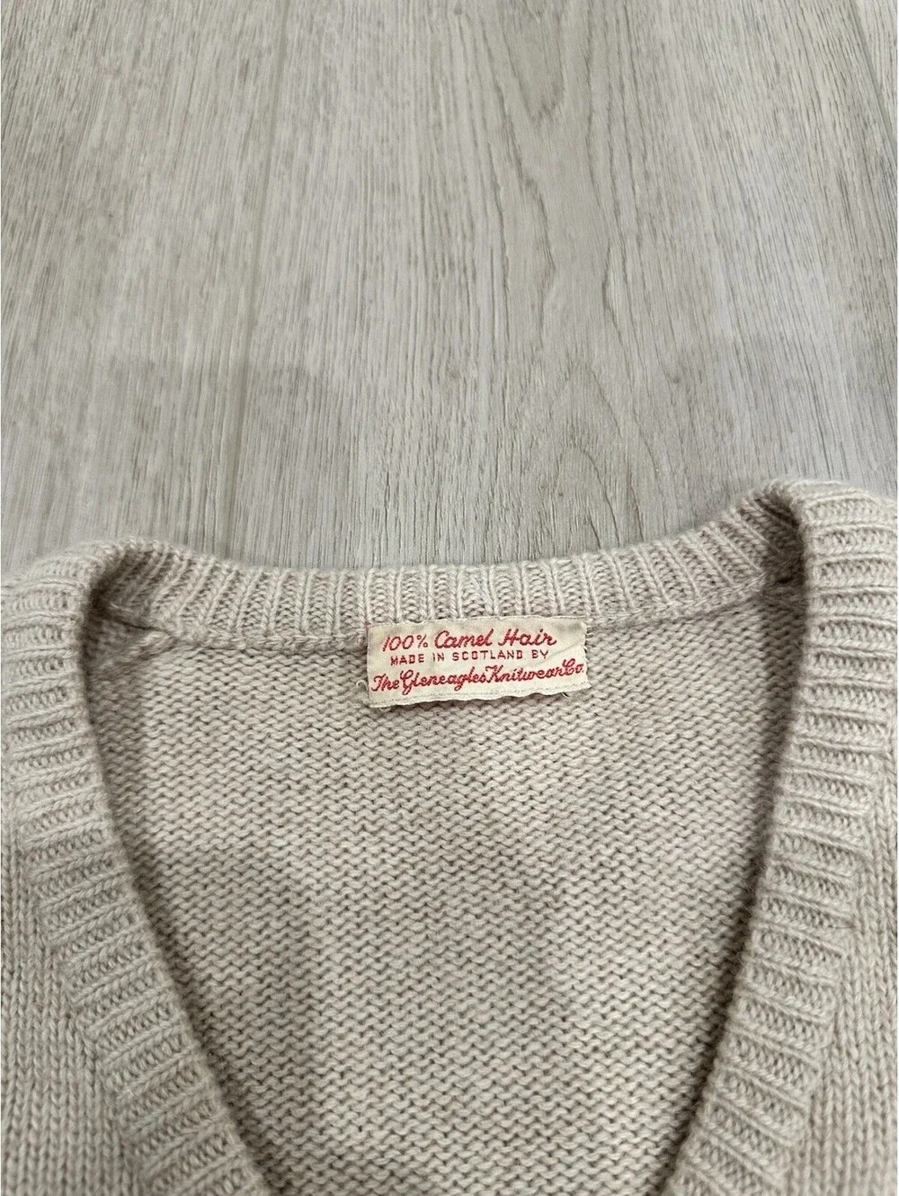 Gleneagles Knitwear Co. VTG V-neck Sweater 100% Camel hair Scotland